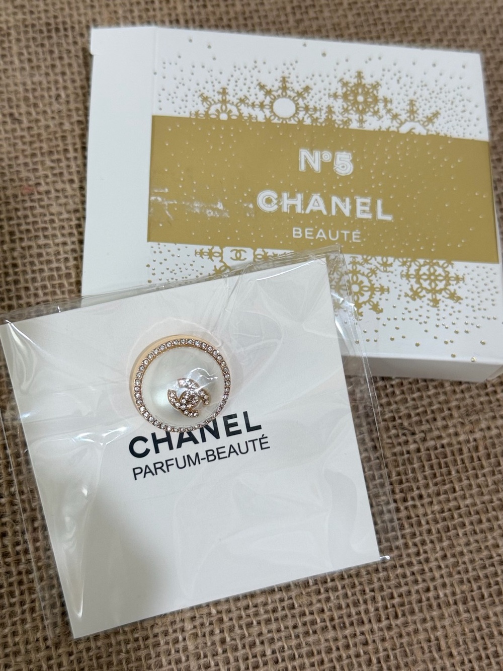 CHANEL VIP GIFT White Pearl-Look Button Pin with Gold and Crystal Accents